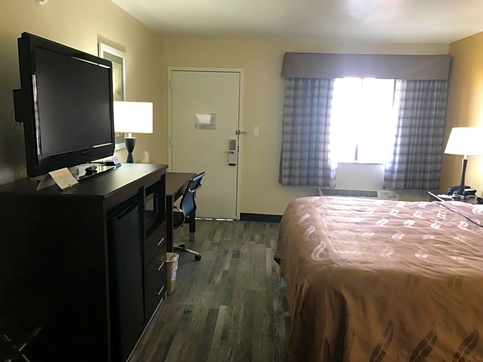 Quality Inn & Suites near Downtown Mesa