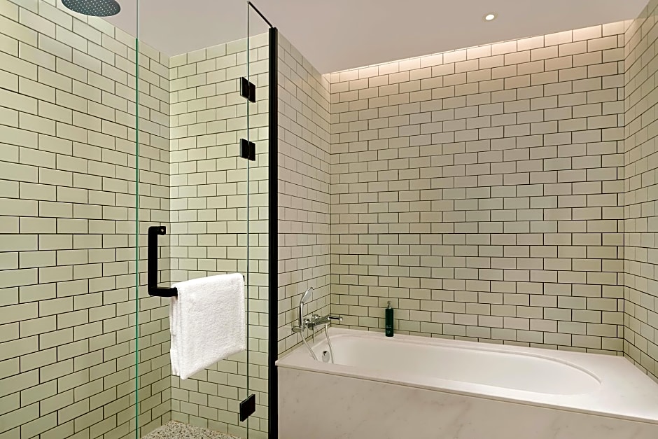 DoubleTree by Hilton Shenzhen Airport Residences