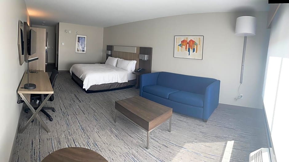 Holiday Inn Express & Suites Muskegon - Grand Haven, an IHG Hotel