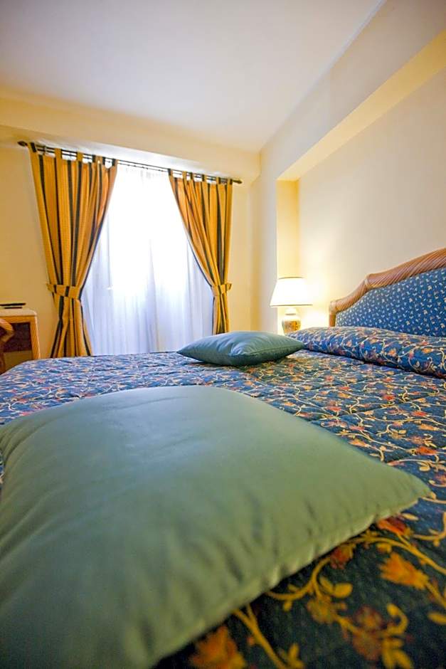 Zdjęcie 1 z 7 — Suite, Sea View