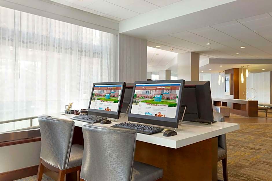 DoubleTree By Hilton Hotel Bradley International Airport