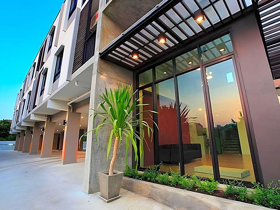 The Plubpla Serviced Apartment