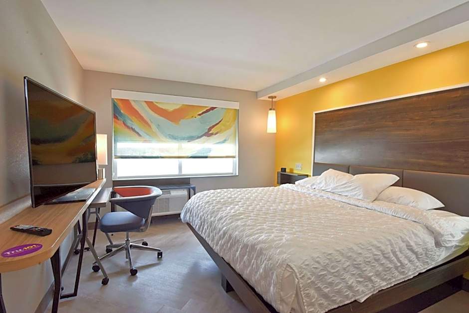 Tru by Hilton Lawrence, KS