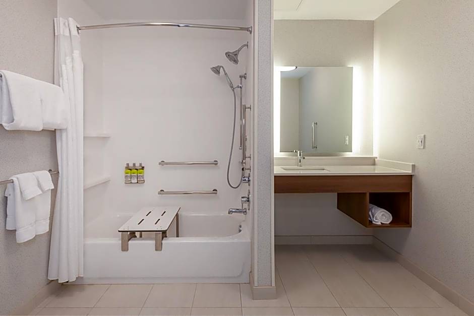 Holiday Inn Express and Suites Brunswick By IHG