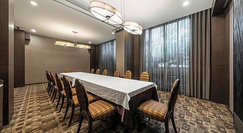 Taipung Suites Hotel