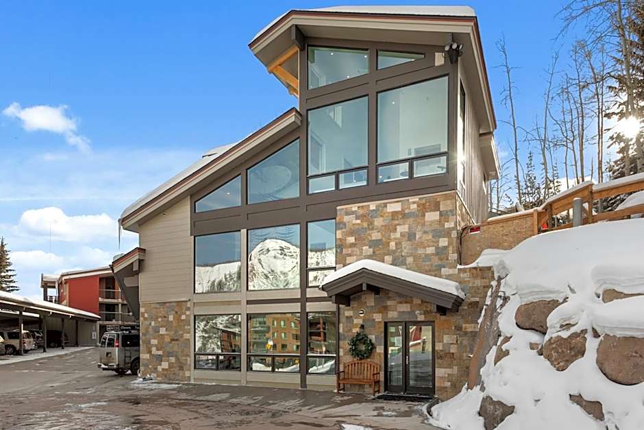Enclave 309, Snowmass Ski-In/Ski-Out Condo w/Shared Pool/Hot Tub/Private Washer/Dryer/Gym/WiFi