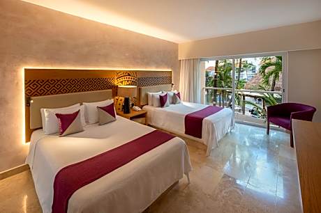 Superior Pool 2 Queen Beds Non-Smoking