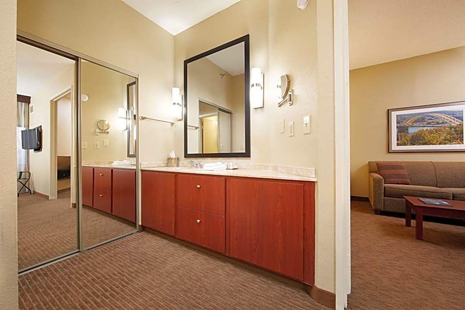 DoubleTree Suites By Hilton Hotel Cincinnati-Blue Ash
