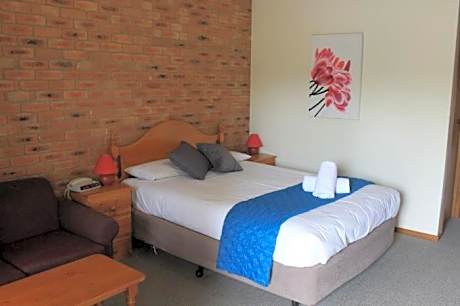 Queen Room with Spa Bath