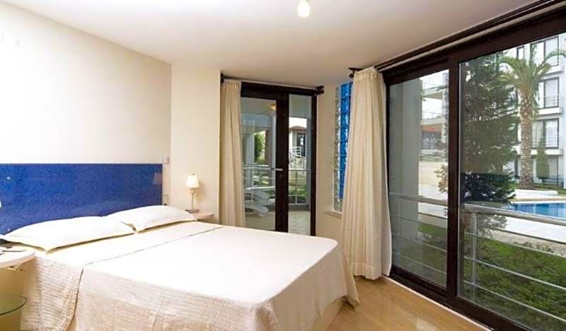 Side Garden Residence