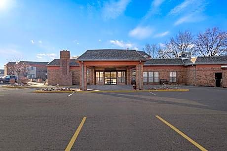 Suburban Studios Kansas City Airport North