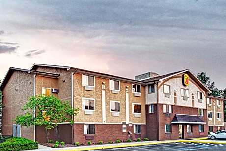 Super 8 by Wyndham Baltimore/Essex Area