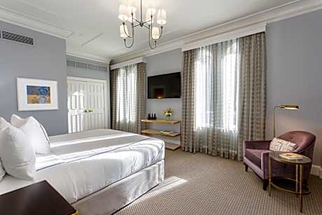 Executive Penthouse Suite