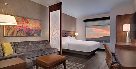 King Room with View and Roll-In Shower - Disability Access