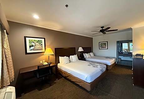 Queen Room with Two Queen Beds - Smoking