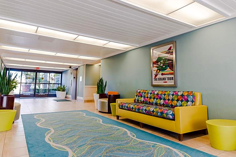 Howard Johnson by Wyndham Anaheim Hotel & Water Playground