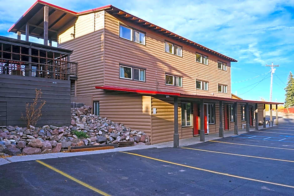 Four Seasons Lodge
