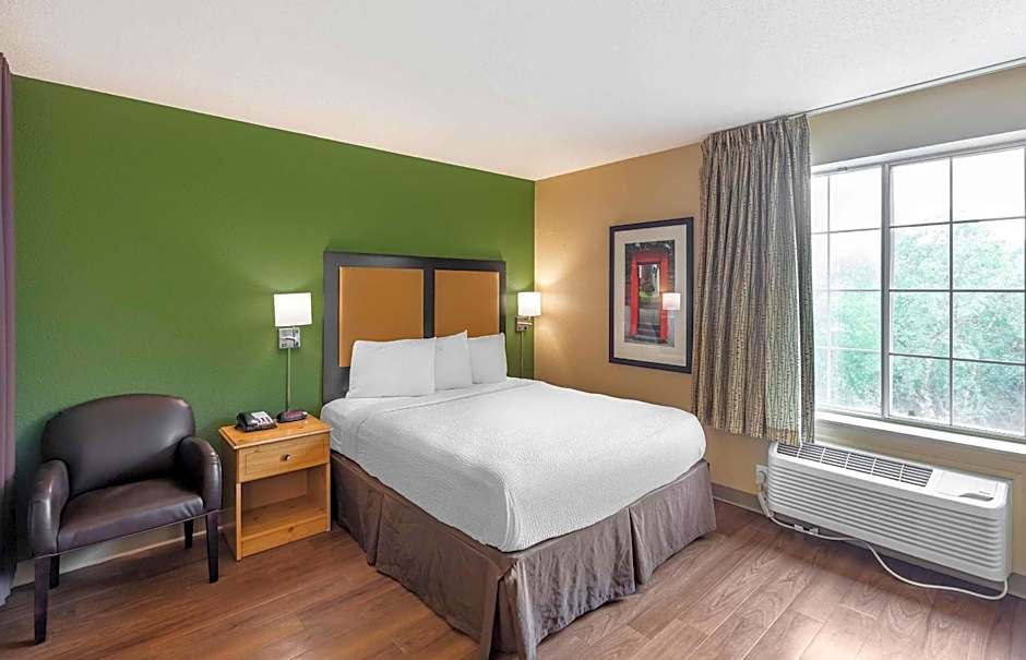 Extended Stay America Suites - Milwaukee - Brookfield