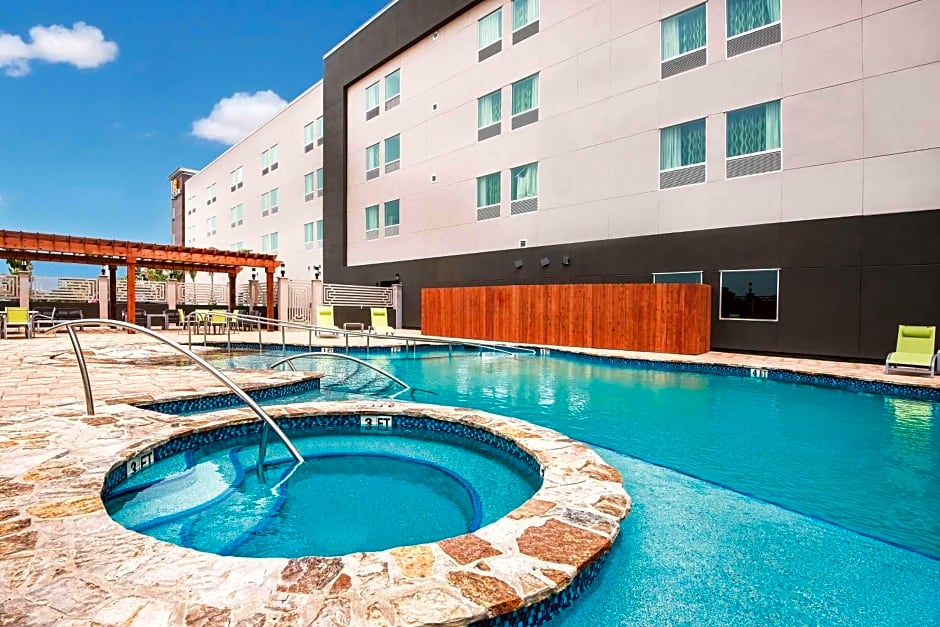 La Quinta Inn & Suites by Wyndham McAllen Convention Center