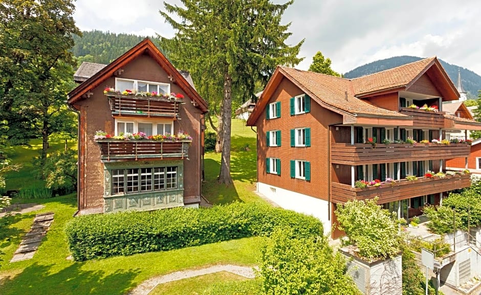 Hirschen Guesthouse - Village Hotel