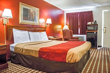 1 King Bed Smoking