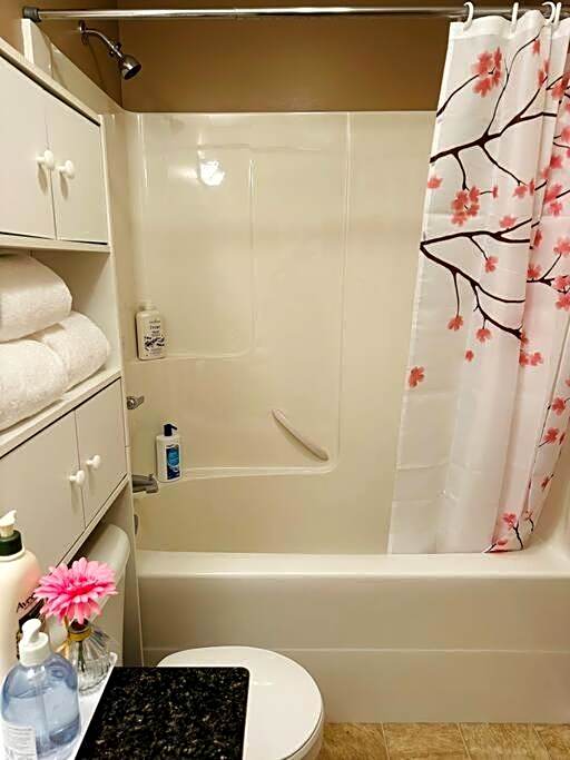 Comfortable 6 bedrooms house