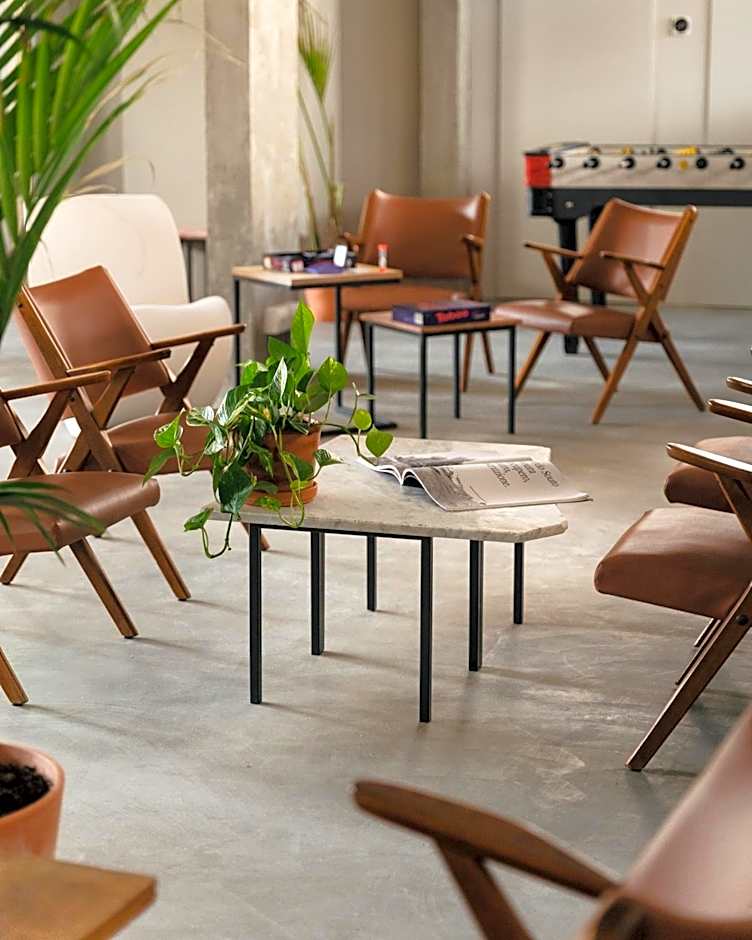 'RE-Dama Hostel
