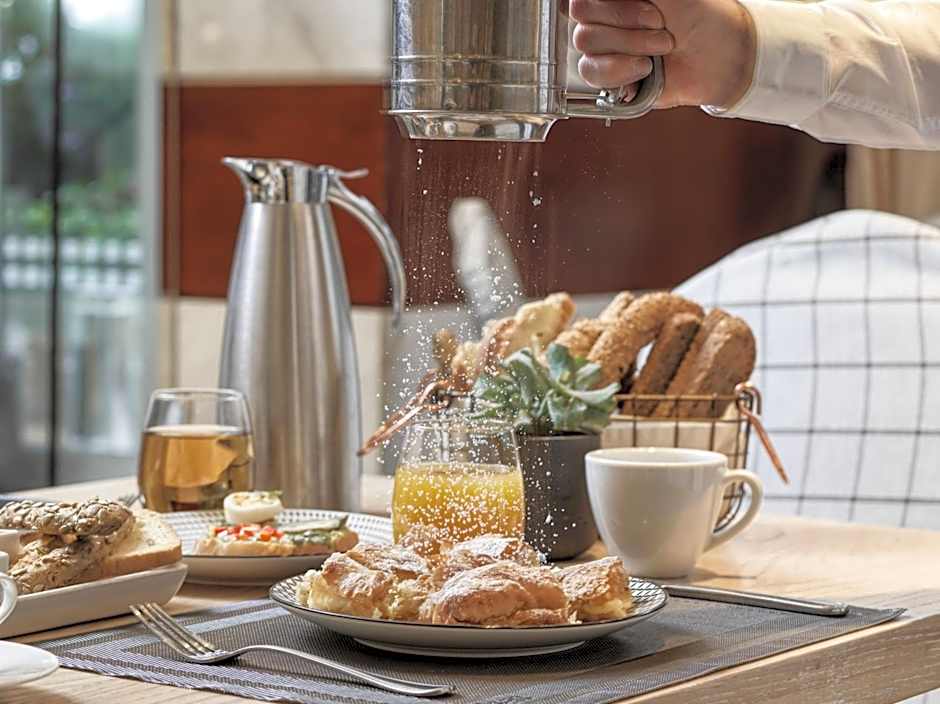 Sea View Cityscape Hotel