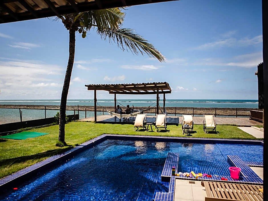 Casa com 5 suítes, sauna, piscina e área gourmet