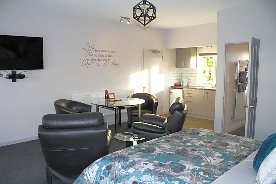 Birchwood Manor Motel