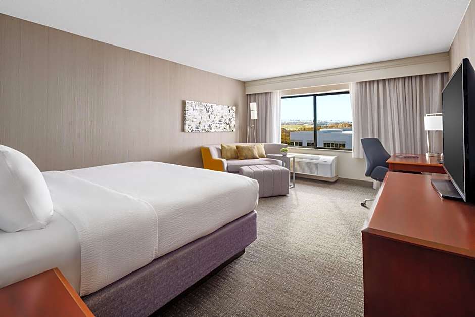Courtyard by Marriott Roseville Galleria Mall/Creekside Ridge Drive
