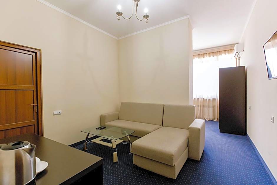 14 Floor Hotel