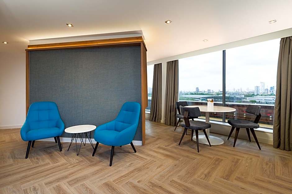 Roomzzz London Stratford