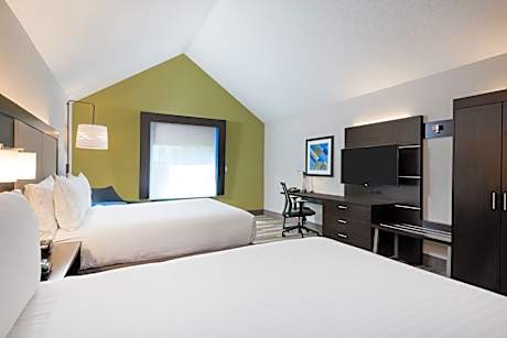 Queen Room with Two Queen Beds - Hearing Accessible