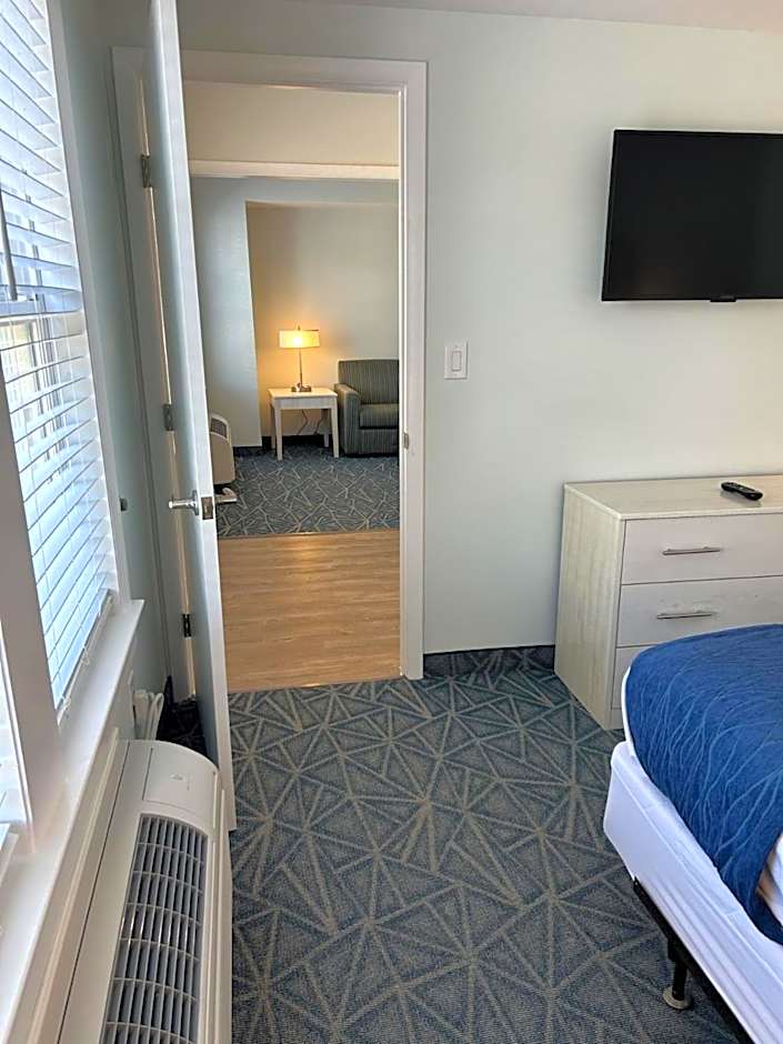 The Admiral Hotel/Motel