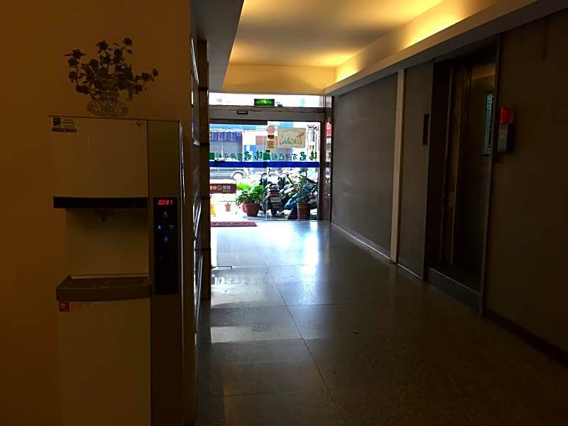 Zaw Jung Business Hotel