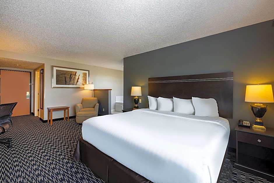 Wingate by Wyndham Gillette