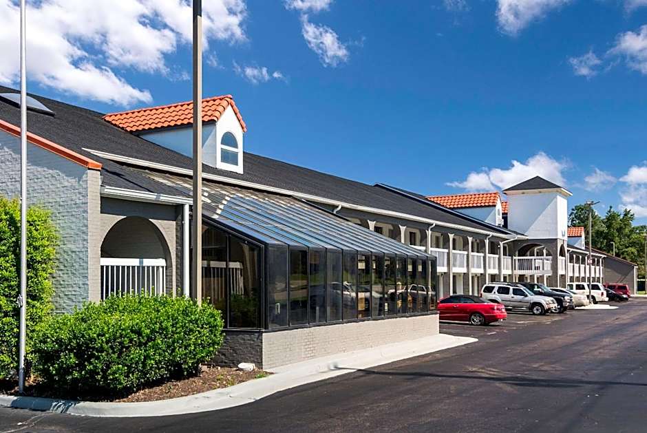 Rodeway Inn At Fort Lee