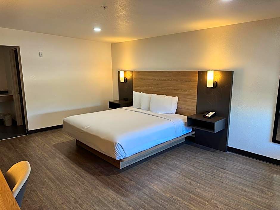 Rodeway Inn & Suites Thousand Palms - Rancho Mirage