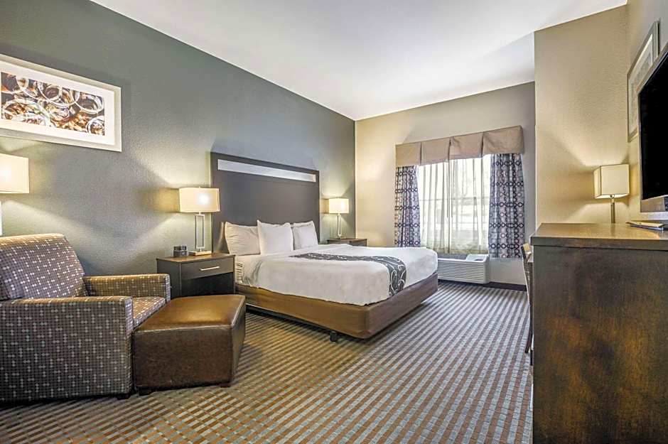 Photo 1 of 2 of Deluxe 1 King Bed, Mobility Accessible