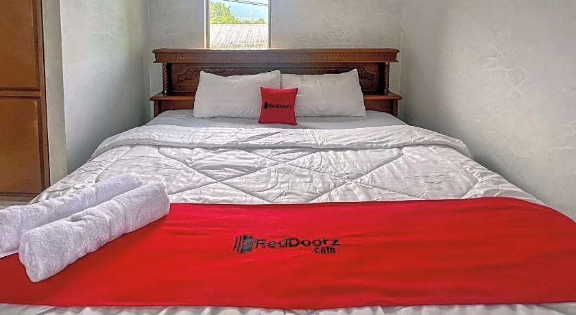 RedDoorz Syariah at Jalan Dieng 4