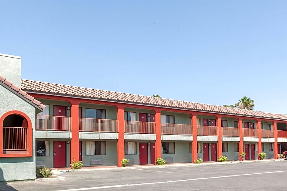 Americas Best Value Inn and Suites Bakersfield Central