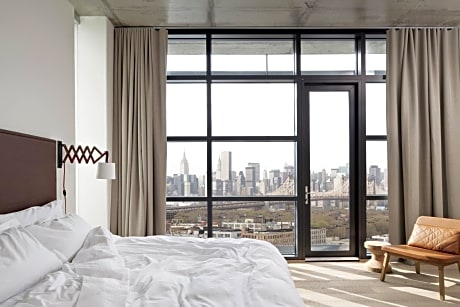 Corner King Room with Manhattan View Balcony