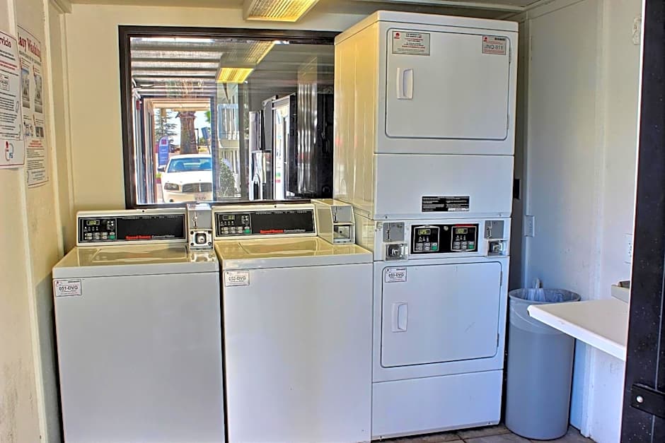 Motel 6-Coalinga, CA - East