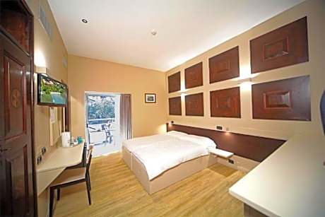 Double or Twin Partial Lake View