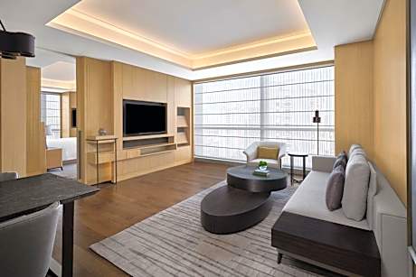 Deluxe Suite - Club Lounge Access