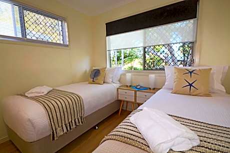 Two-Bedroom Cottage with Bay View