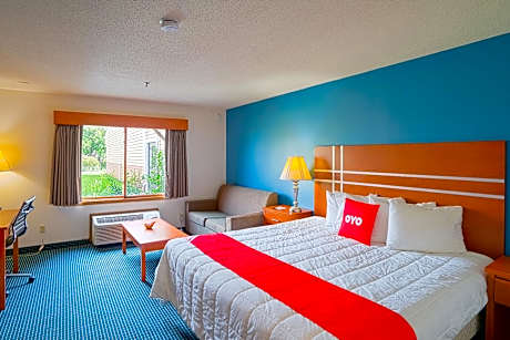 Premium King Bed with Pull Out