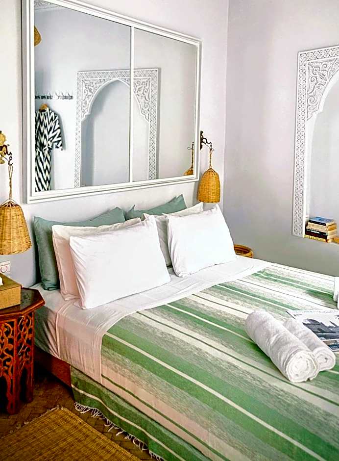 Riad Laly Tourisme Eclairé Le bijou de la medina