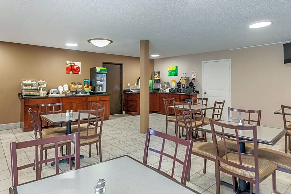 Rodeway Inn & Suites